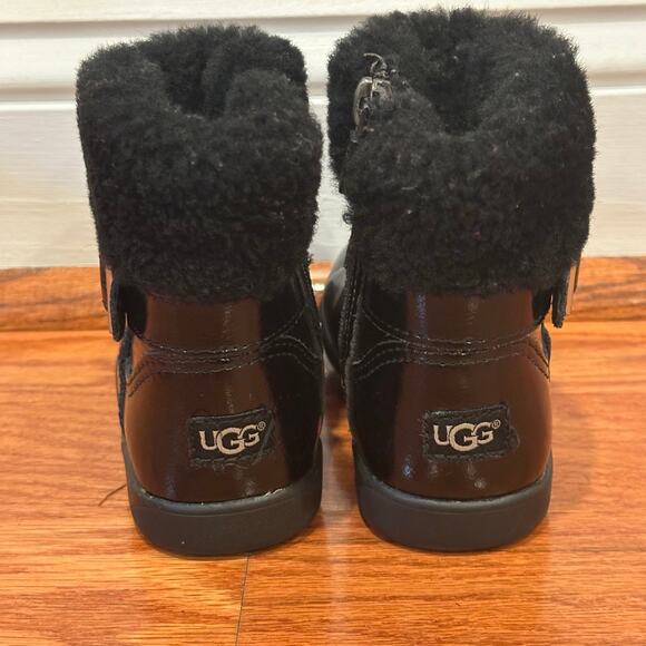 UGG Gemma patent leather boot sz 8.5 Black Patent Leather Uggs - Picture 6 of 9